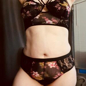 Curvymilf_rosaly's media