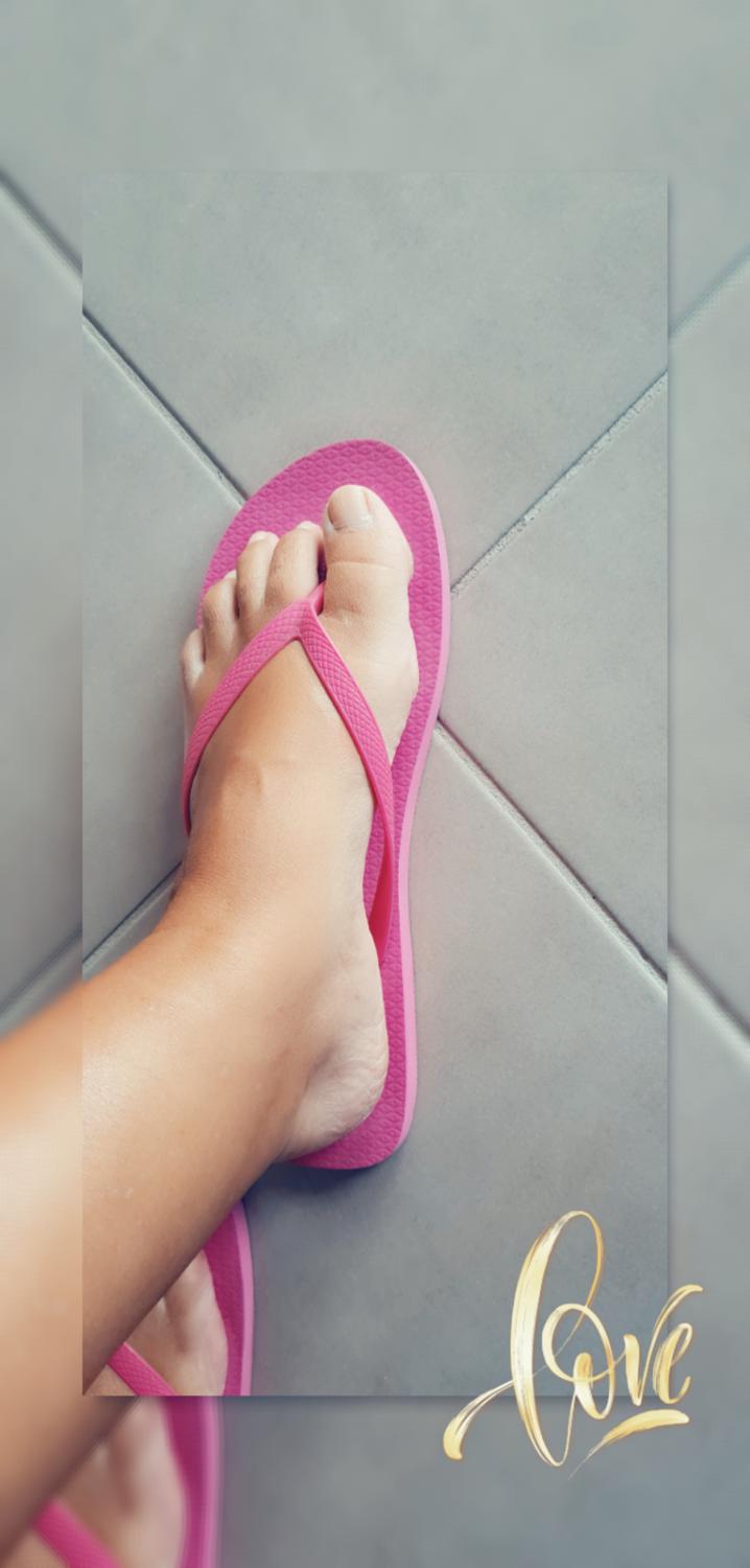 Feet_curvy_women's media