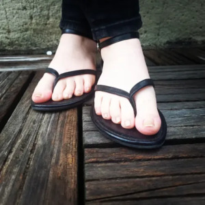 Feetandshoesqueenlola's avatar