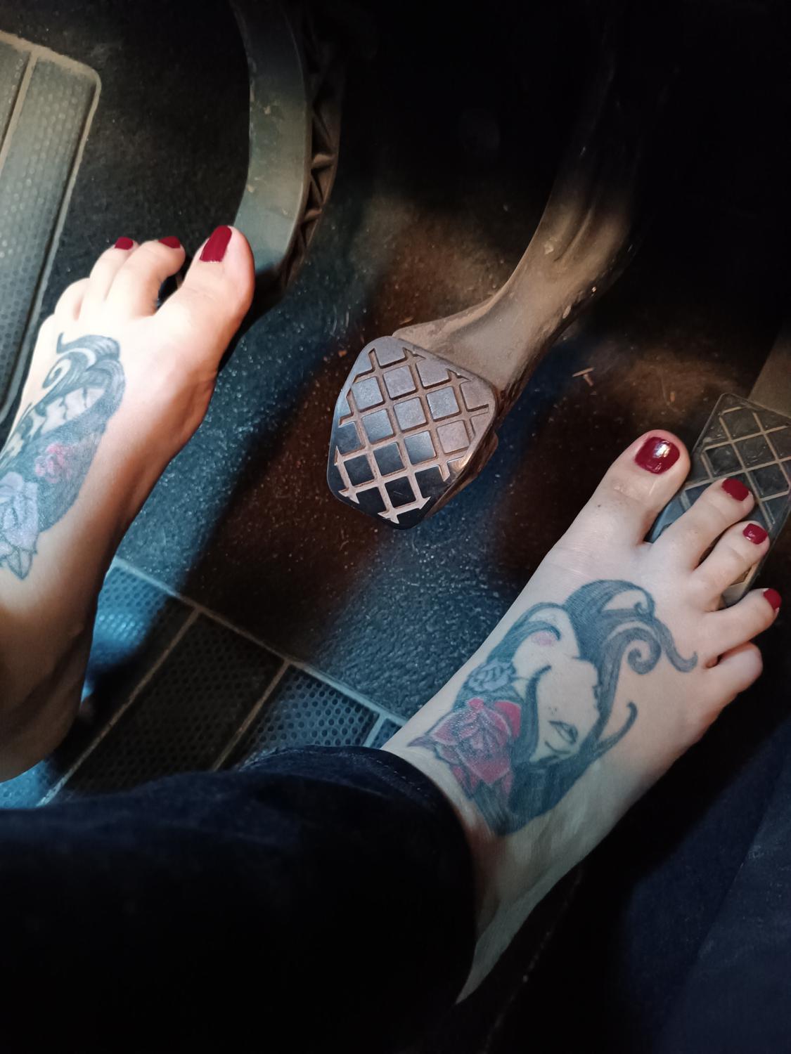 Frenchtattoooedfeet's media