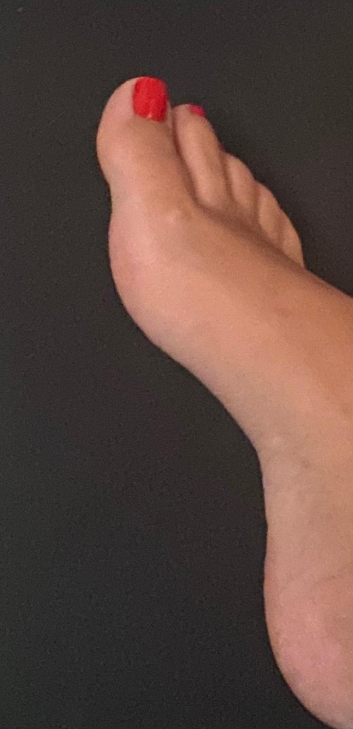 Greeksexyfeet's media