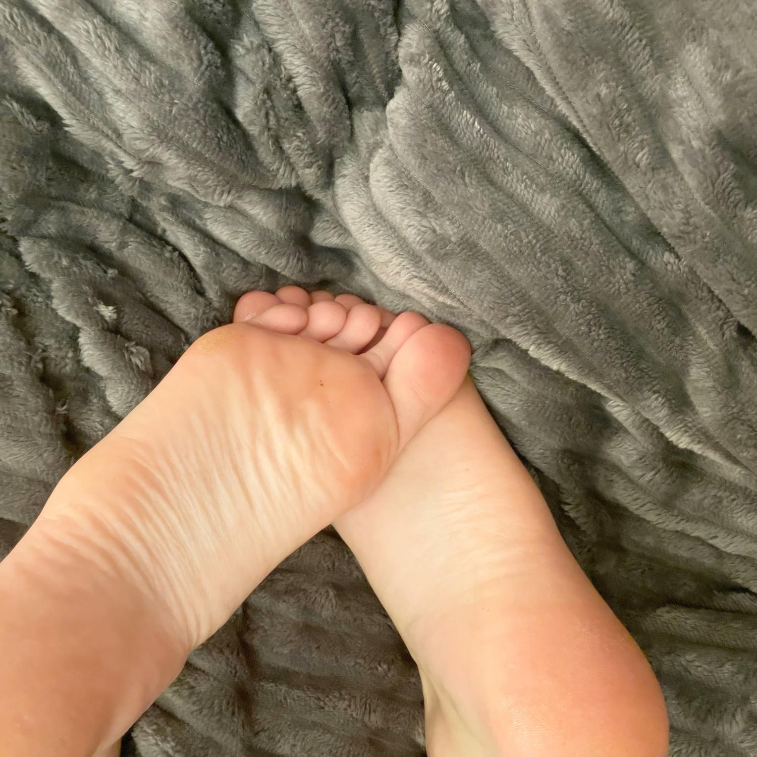 Lolas_cutefeet's media