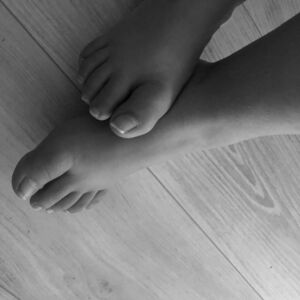 _lou_feet_'s media