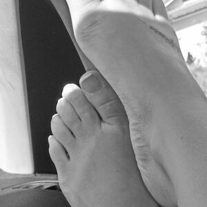 _lovefeetforyou_'s media