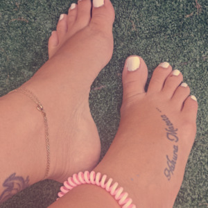 _lovefeetforyou_'s media