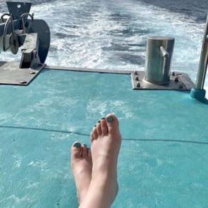 _pretty_feet_21's avatar