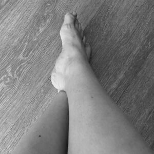 _womanfeet's media